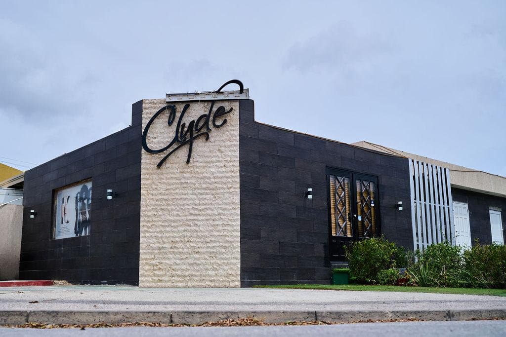 Prime Multi-Purpose Office & Apartment Opportunity in Central Oranjestad!