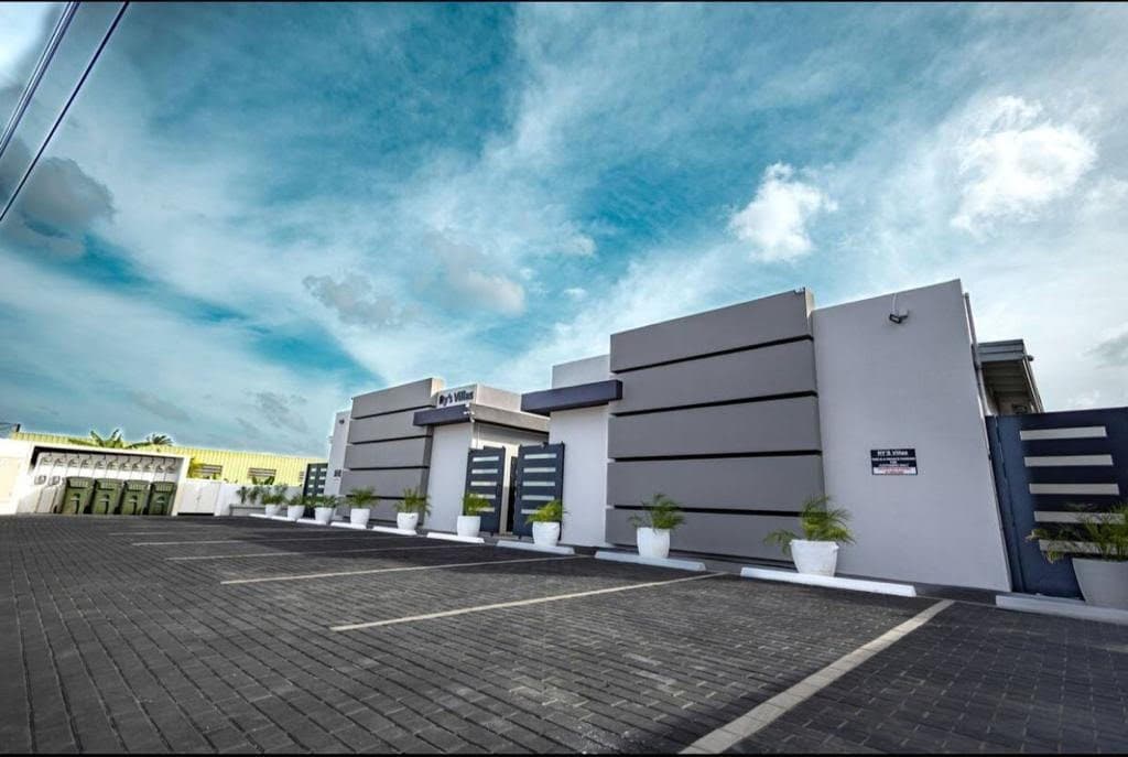 Luxurious New Apartment Complex in Paradise